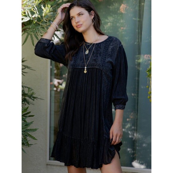 Young Threads Dresses & Skirts - Young Threads Boho Embroidered Ruffle Hem Babydoll Dress Size Medium